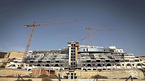 El Algarrobico demolition row: Junta and PSOE clash over hotel clearance responsibilities