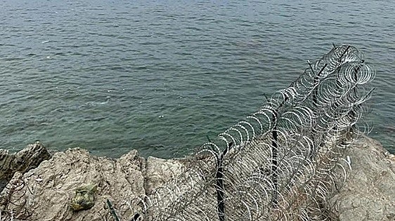 Morocco starts militarising its border and installing barbed wire