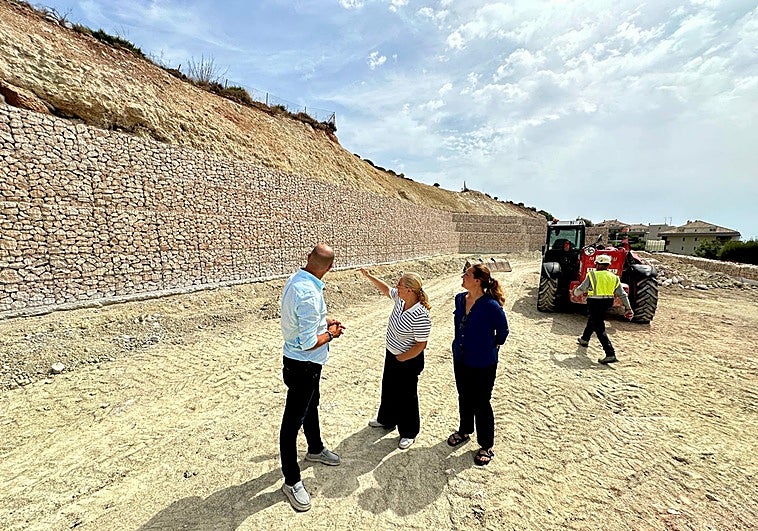 The mayor and town councillors in the area of the future car park.