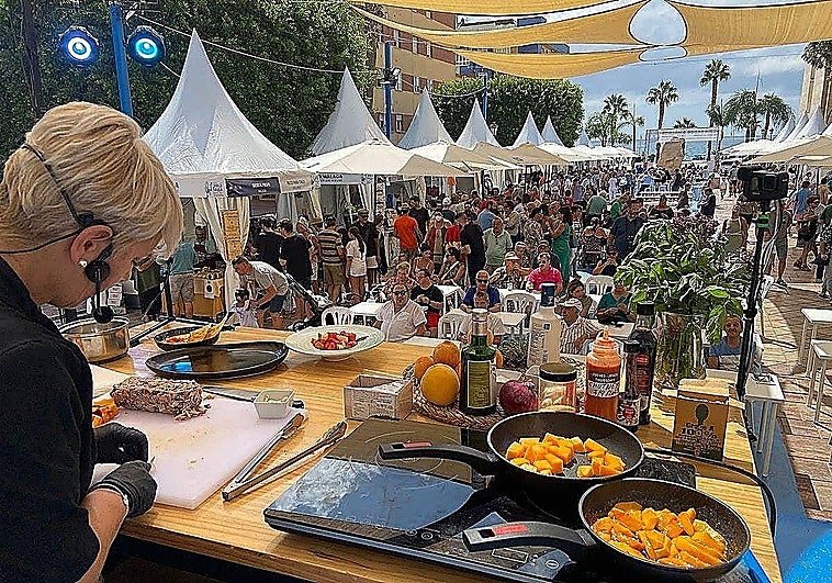A previous food fair on the Balcón de Europa