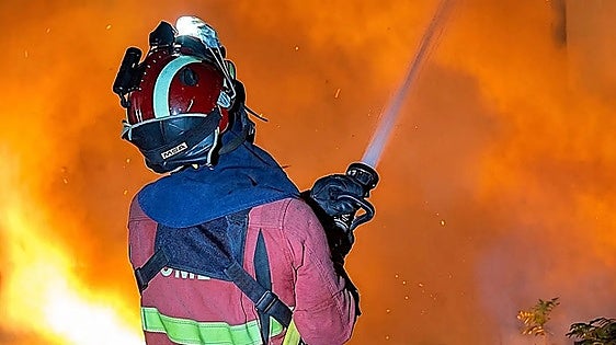 Extremadura fire is under control and the residents of three rural settlements return home