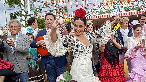 Fuengirola brings back free ‘Sevillanas Express’ dance classes ahead of the Rosario fair