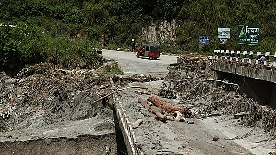 More than 1,300 people are missing – four of them Spanish – and 270 have died in the devastating flash flood between Nepal and Tibet
