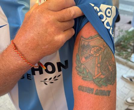 Imagen secundaria 1 - Robin Howe's tattoo.