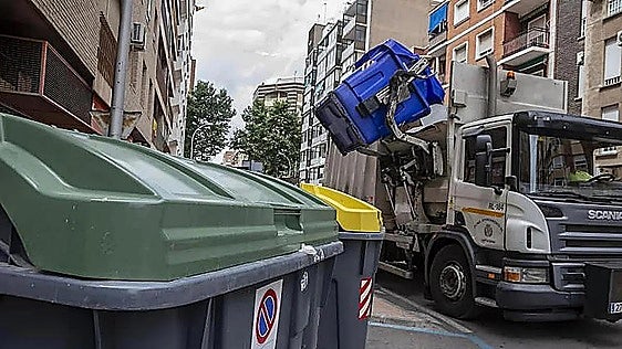 Man dies in Cartagena after hiding in bin emptied by refuse lorry