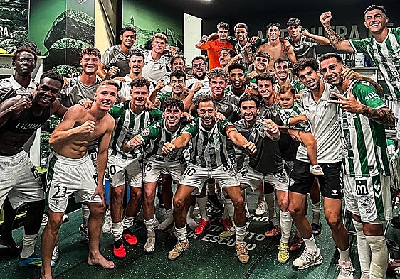 The Antequera players celebrate their victory over Ibiza in the changing room.