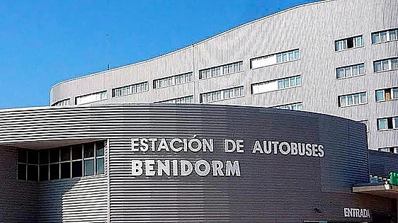 Benidorm-Madrid bus passenger threatens another man with large knife