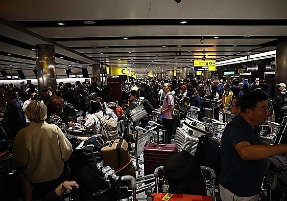 UK flight chaos: Over 1,900 flights cancelled as air traffic control glitch hits hundreds of thousands