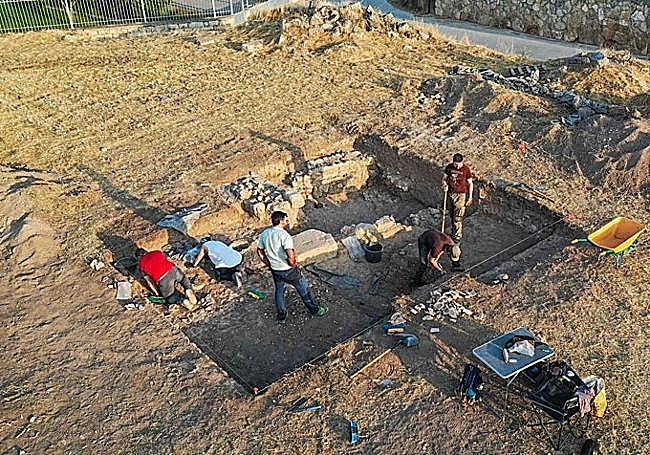 Excavation of the Roman-era kitchen at Sasamón.