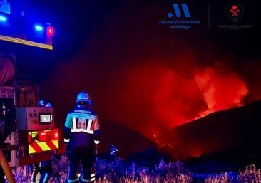 Residents of Igualeja in lockdown as 140 firefighters and aircraft tackle wildfire