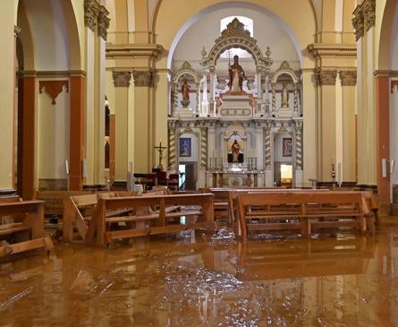 Imagen secundaria 1 - Woman, 102, dies in flash foods in Albacete town as 90 are rescued