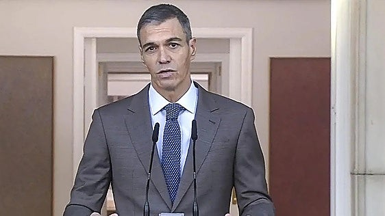 Sánchez during his statement on Monday morning.