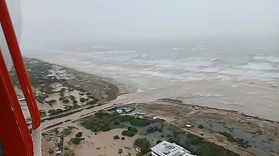 Storm Adam in Valencia: eleven helicopters spend ten hours rescuing 280 people, including one baby