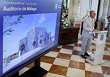 Malaga Mayor Francisco de la Torre presenting the auditorium project.