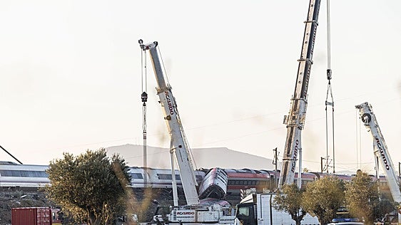 Recovery operations at the crash site