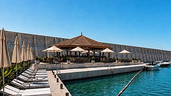 Malaga's Club Mediterráneo plans to create seawater swimming pool and build beach bar at the marina