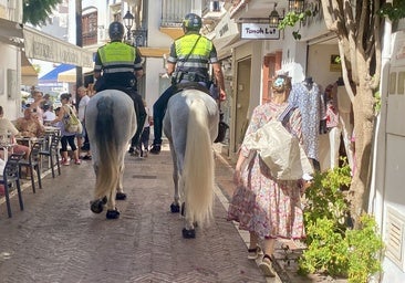 Officers from the Marbella Local Police Cavalry Squad in the historic centre.
