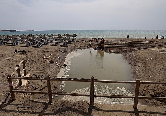 Malaga's lack of infrastructure and accumulation of wet wipes crux of contamination that closed six beaches