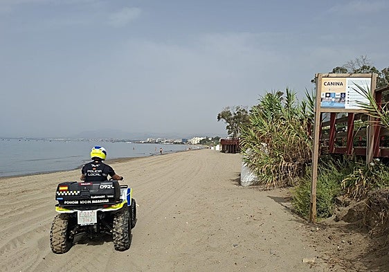Marbella Local Police have deployed a team of around 100 officers to patrol the beaches