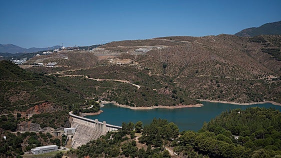 Costa del Sol's water demand pushes network to its limit with call for urgent connection to Malaga