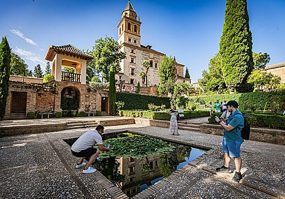 Visitors returned to the Partal Gardens yesterday following the restrictions imposed due to the earthquakes.
