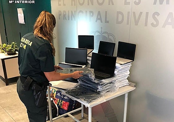 Lorry driver arrested in Salobreña for stealing 159 computers while transporting them from the Netherlands to Madrid