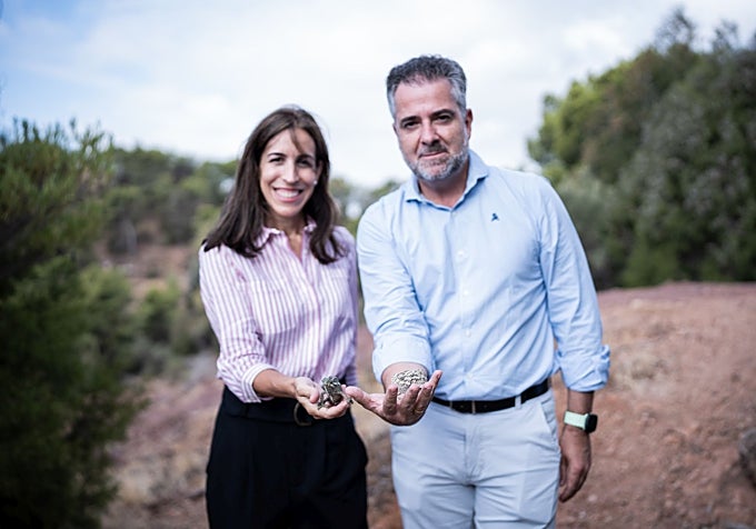 Penélope Gómez and Carlos Conde holding two chameleons that were released on Thursday,