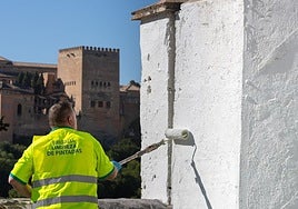 Granada adds third anti-graffiti team as cleaning brigade removes 1,000 tags a month