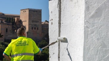 Granada adds third anti-graffiti team as cleaning brigade removes 1,000 tags a month