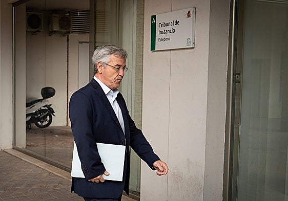 García Urbano, last June, entering the courthouse in Estepona to give evidence.