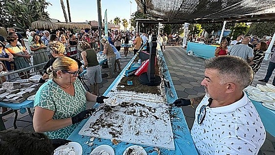 Torre del Mar to serve giant cake free of charge to more than 4,000 people