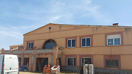 British couple offer rent-free stay at Ciudad Real estate in exchange for renovation help
