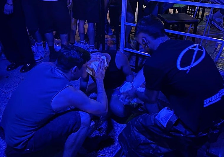Three people injured when a false ceiling collapsed at a nightclub in Torremolinos: ‘We were terrified’
