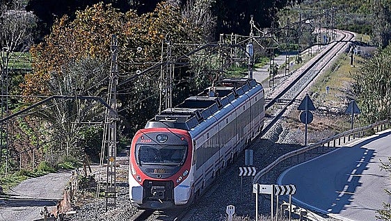 Malaga commuter train accident kills man at unauthorised crossing point