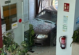 Octogenarian crashes car into Mollina town hall: investigations under way to determine whether accident was deliberate