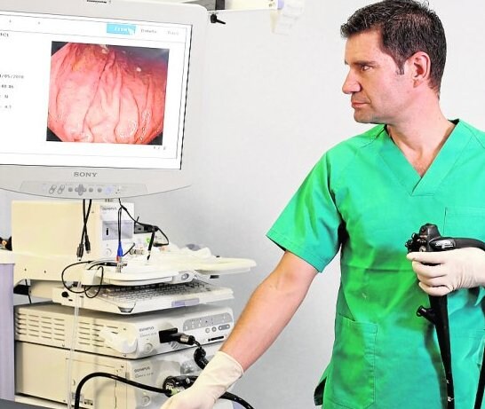 Doctor Rosón learned the endoscopy-based procedure in Japan