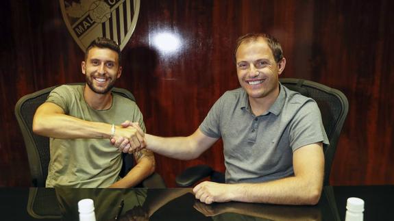 Borja Bastón signs on a one-year loan deal from Swansea City.