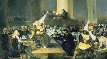 The painting ‘El tribunal de la Inquisición’, by Francisco de Goya, shows the form the process took. 