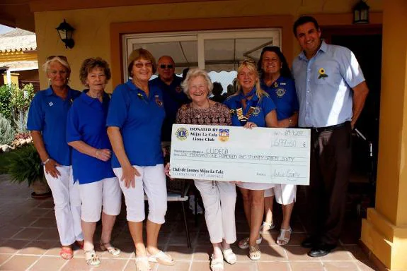 Joan Hunt (middle) holding the cheque at the presentation.