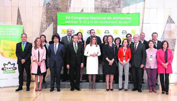 Officials and organisers of the Alzheimers conference, which was inaugurated by Queen Sofía. :: nito salas