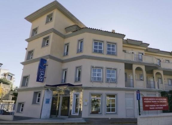 The holiday apartment building in Torremuelle.