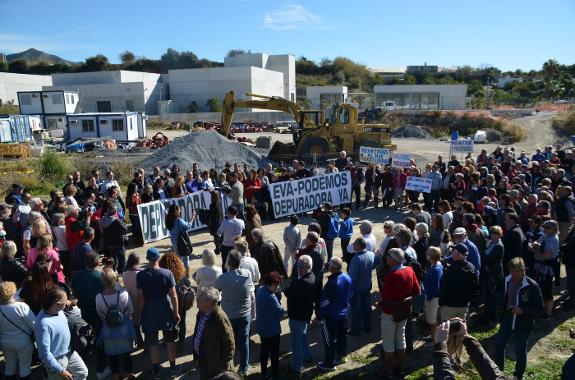 Foreign residents make up one third of sewage treatment plant protesters