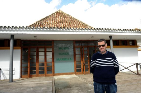 The director of the Bonsai Museum, Rodrigo García.