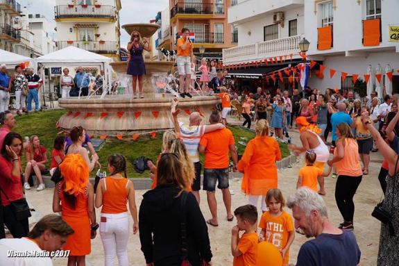 The Dutch community celebrates King's Day in La Carihuela.