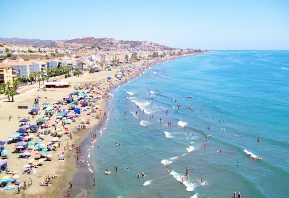 Rincón de la Victoria plans drastic action to restrict the number of tourist properties