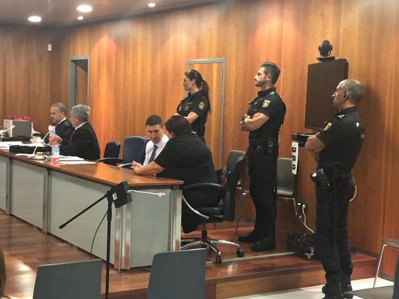 The accused photographed during the trial.