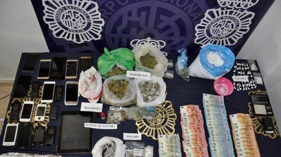 A photo of the illegal items that were seized by police.