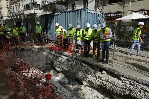 Construction workers and officials on the Alameda.