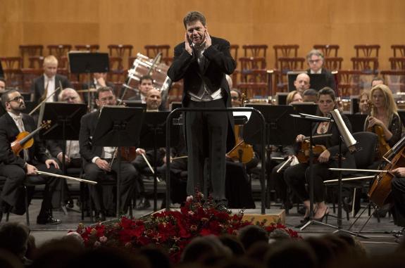 Hernández-Silva, conducting the OFM.