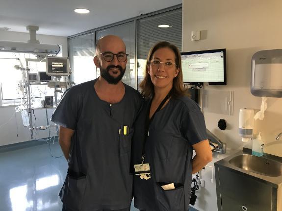 Antonio Morales and Cristina Arcos, in the intensive care unit at the Materno Infantil hospital. 